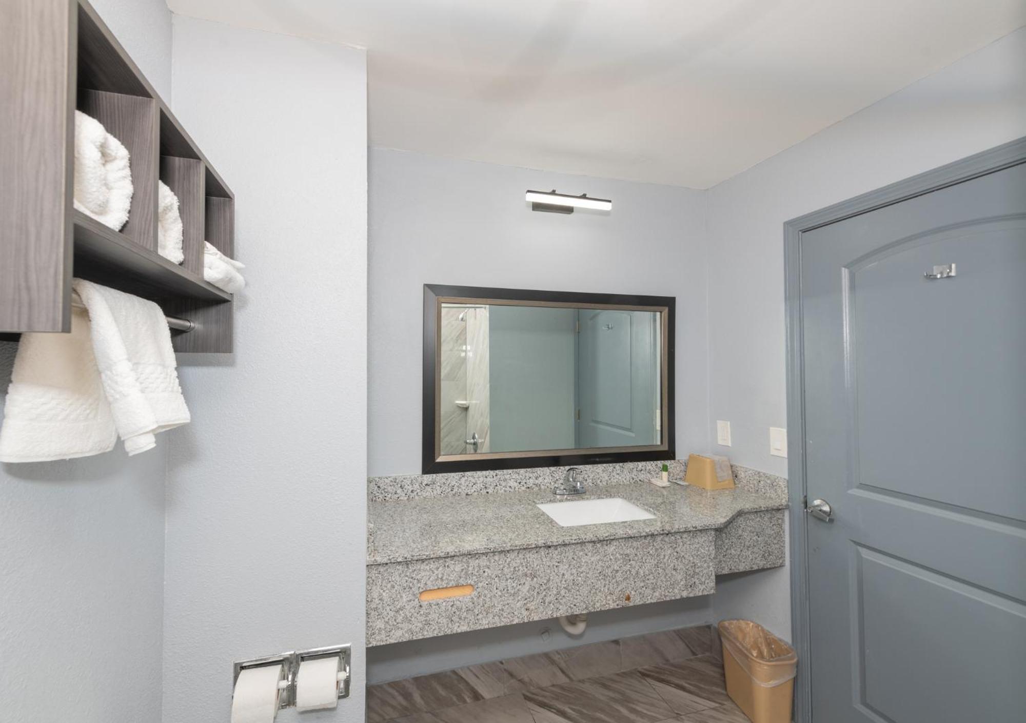 Jamestown Inn & Suites 리버데일 외부 사진
