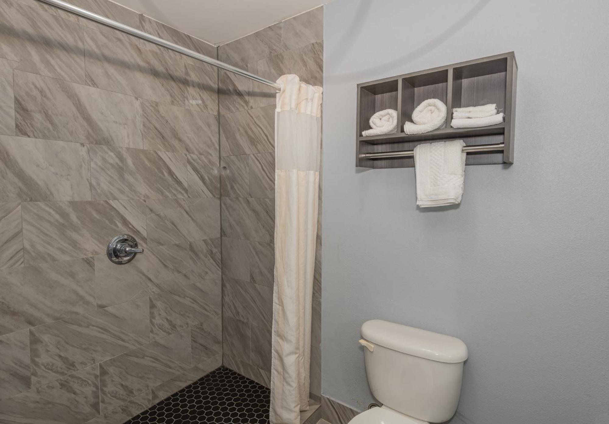 Jamestown Inn & Suites 리버데일 외부 사진