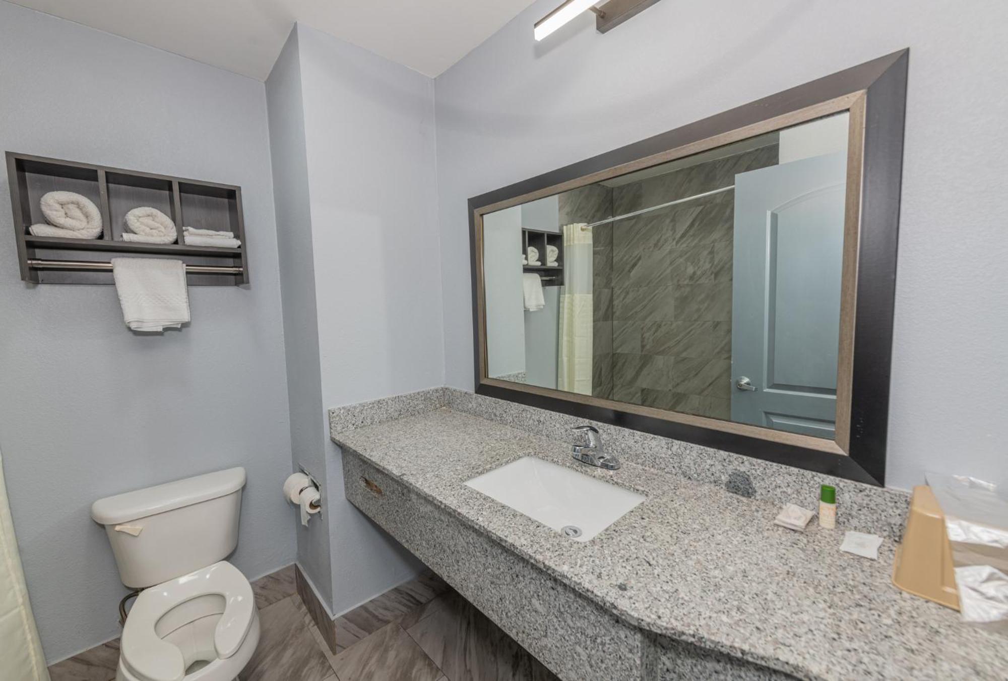Jamestown Inn & Suites 리버데일 외부 사진